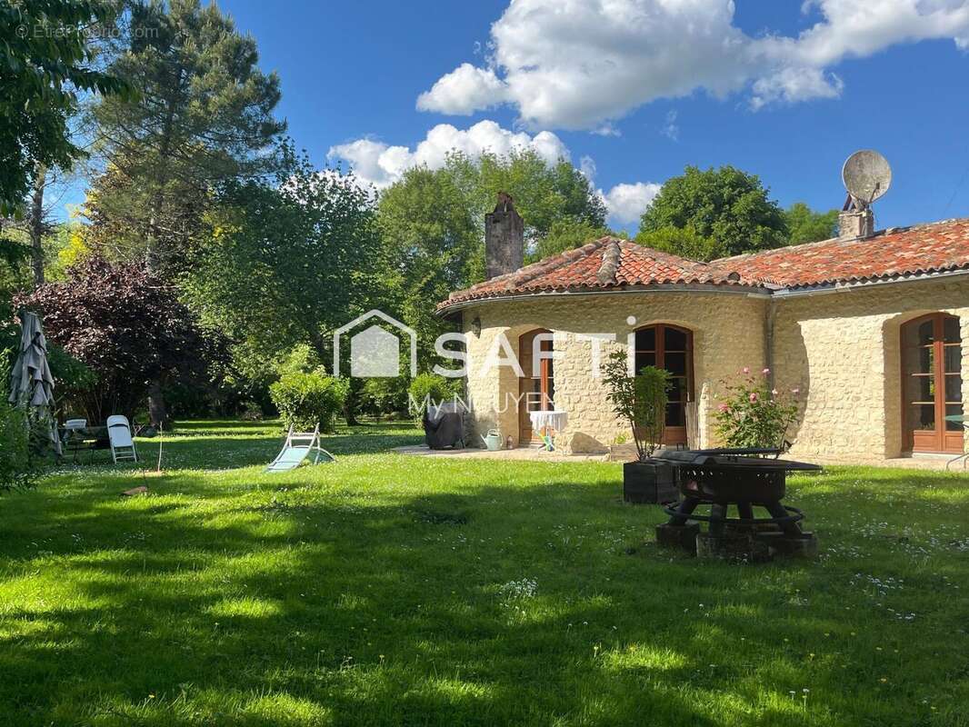 Photo 2 - Maison à BARBEZIEUX-SAINT-HILAIRE