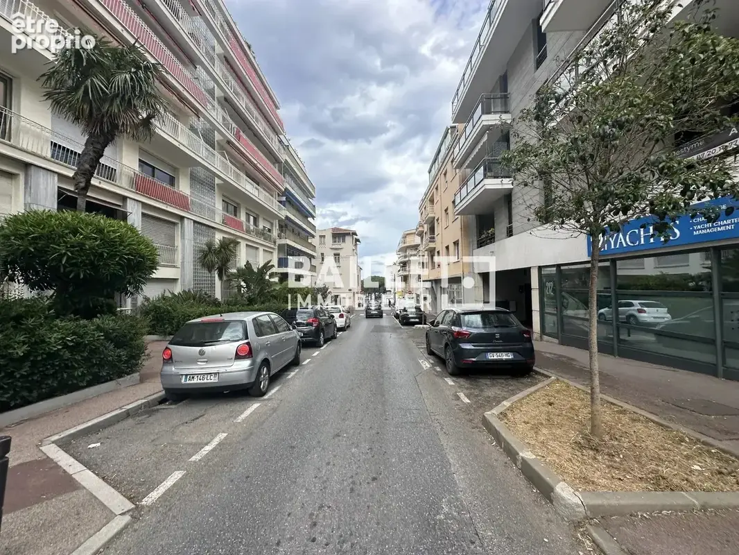 Antibes – bureau de 109 m² à vendre – proche port vauban - photo 2