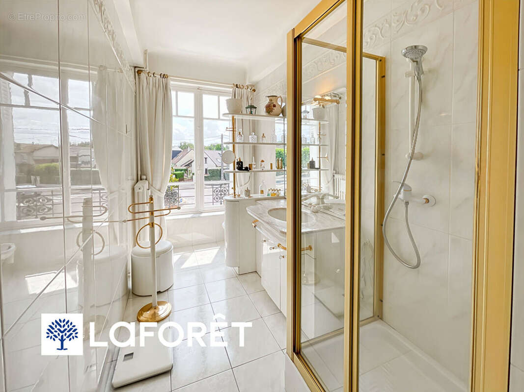 Maison à SAINTE-GENEVIEVE-DES-BOIS