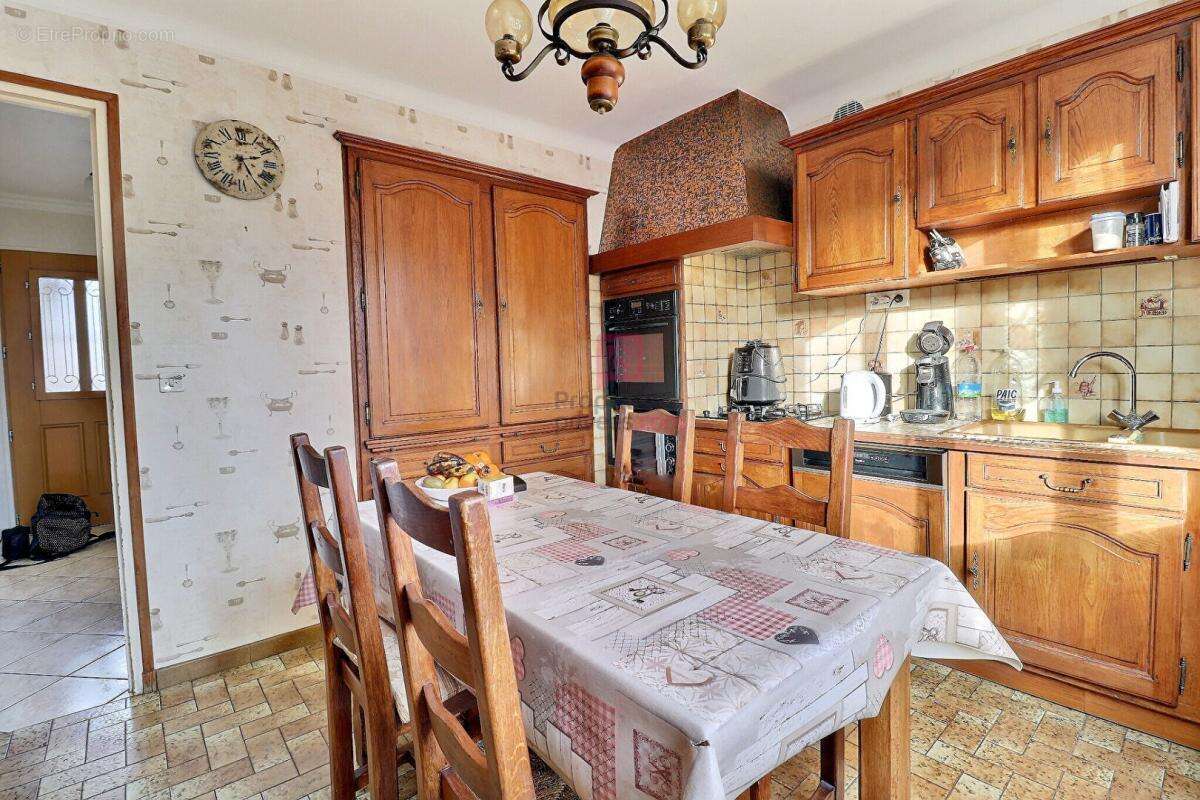 Maison à SAINTE-GENEVIEVE-DES-BOIS