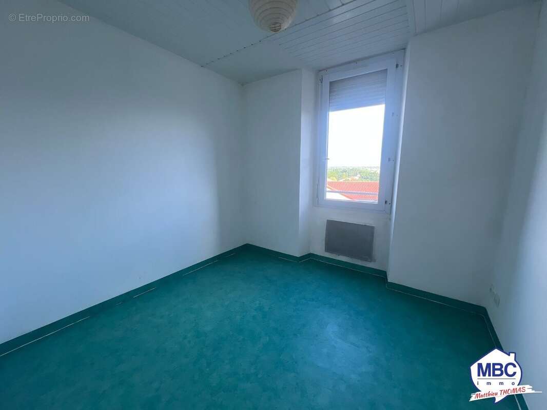 Appartement à MAZIERES-EN-MAUGES