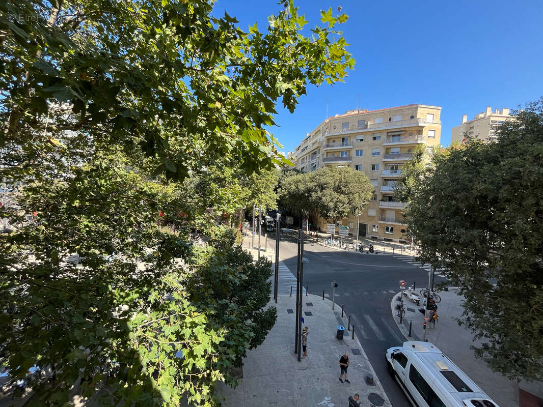T2 de 46,61 m2 Loi Carrez   Place du 4 Septembre   Marseille 7e - photo 9