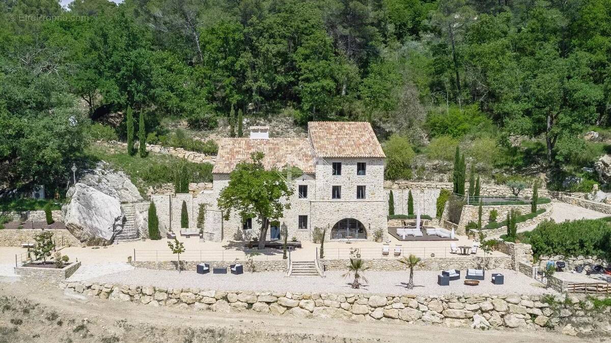 Maison à TOURRETTES