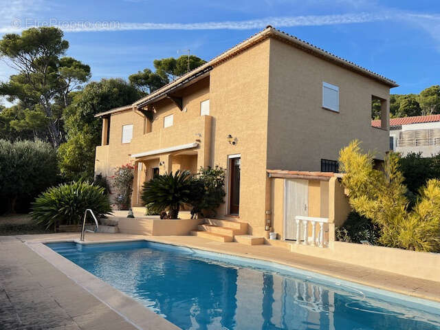 Maison à CARQUEIRANNE