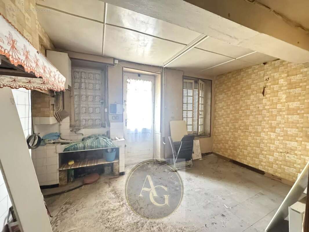 Appartement à MAS-SAINTES-PUELLES