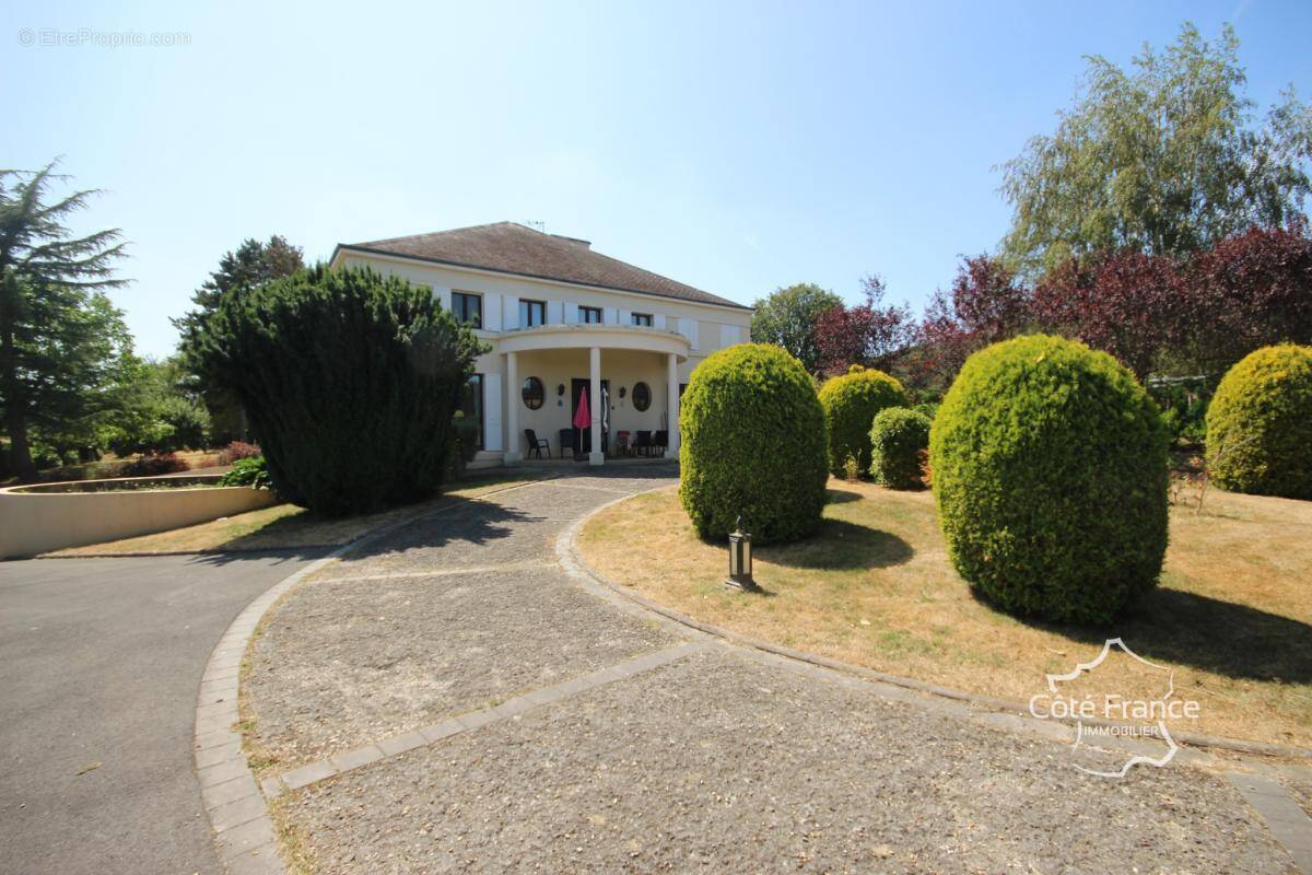 Maison à AUBRIVES