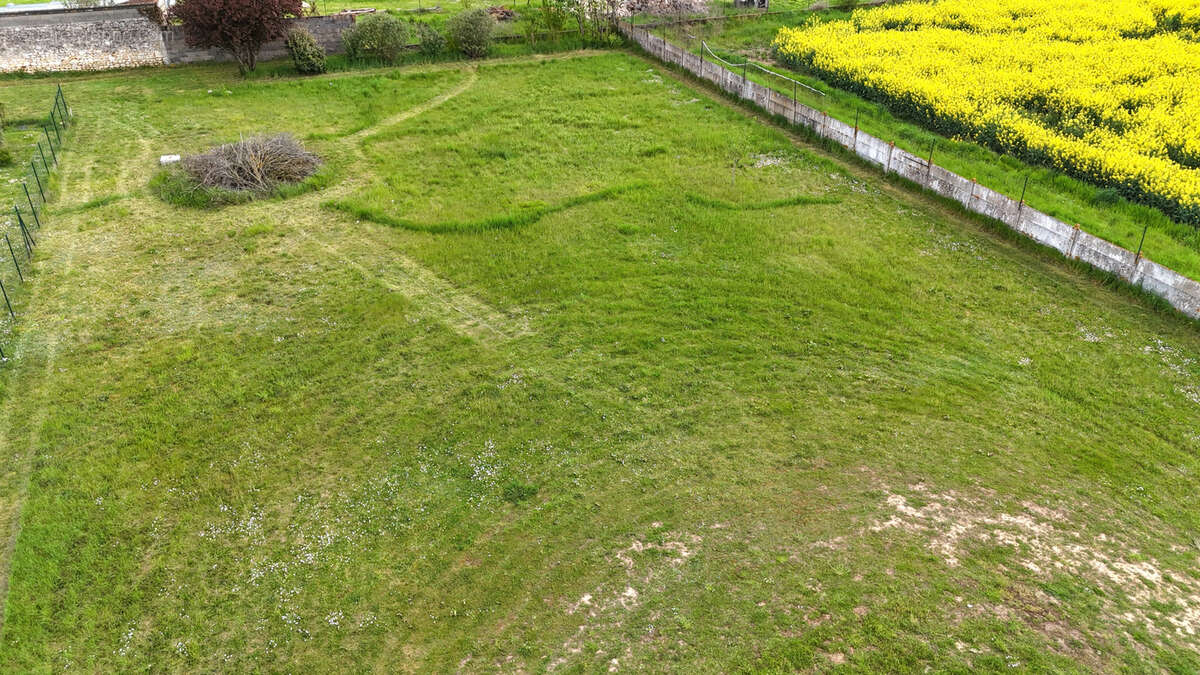 Terrain à BONNES