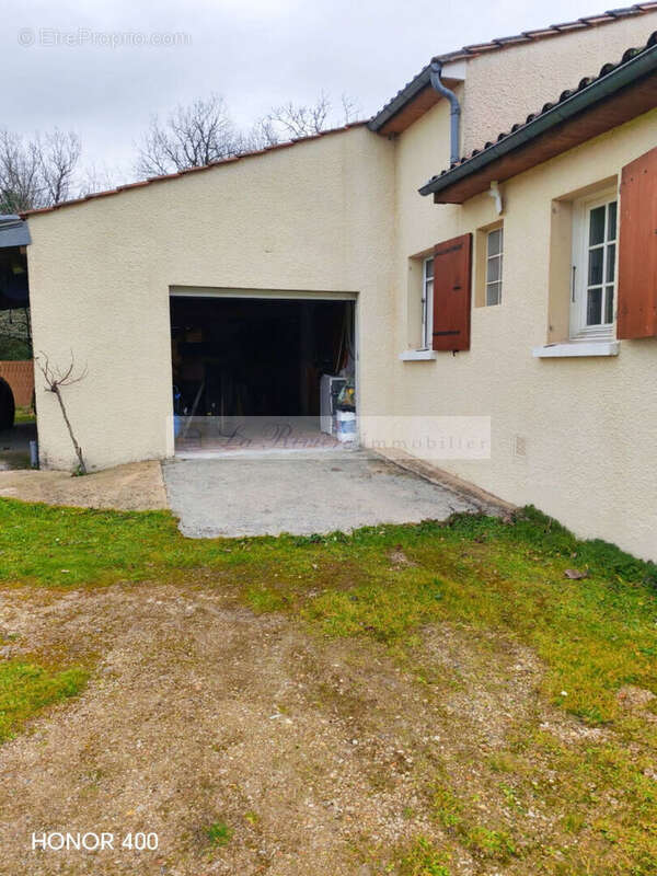 Maison à GENSAC-LA-PALLUE