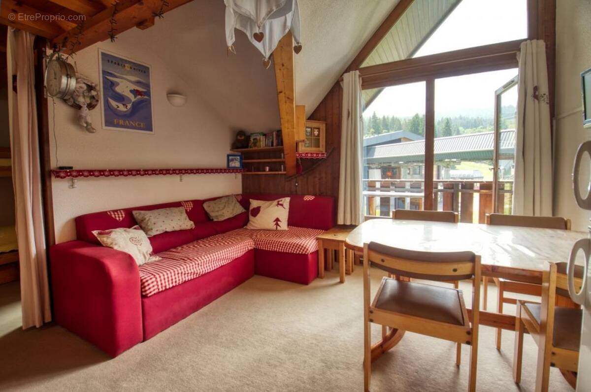 Appartement à MORILLON