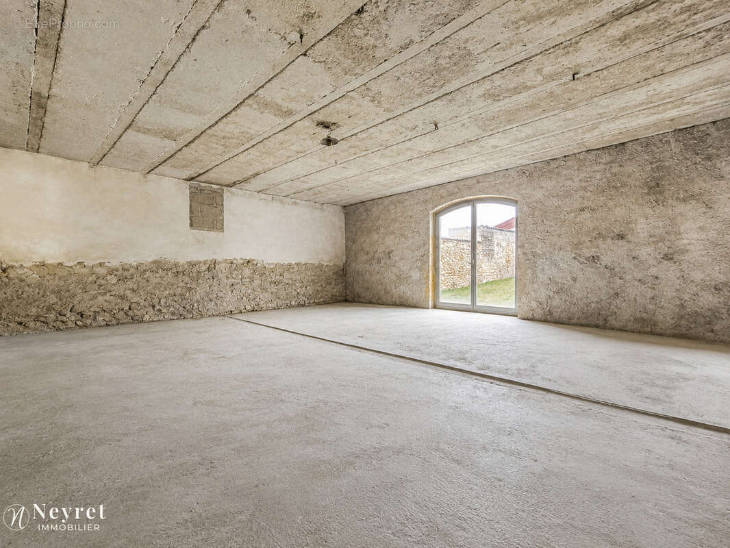 Gleizé   maison de caractère à aménager   122 m2   jardin privatif - photo 4