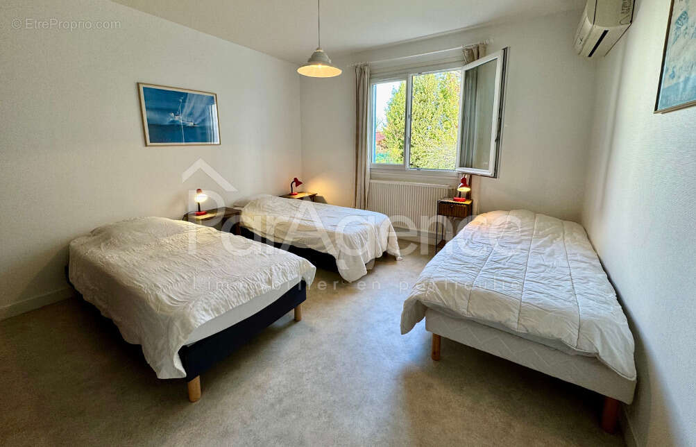 Maison plain-pied   Jardin et garage - photo 11