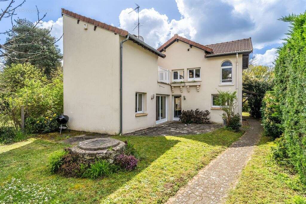 Maison à VERNEUIL-SUR-SEINE