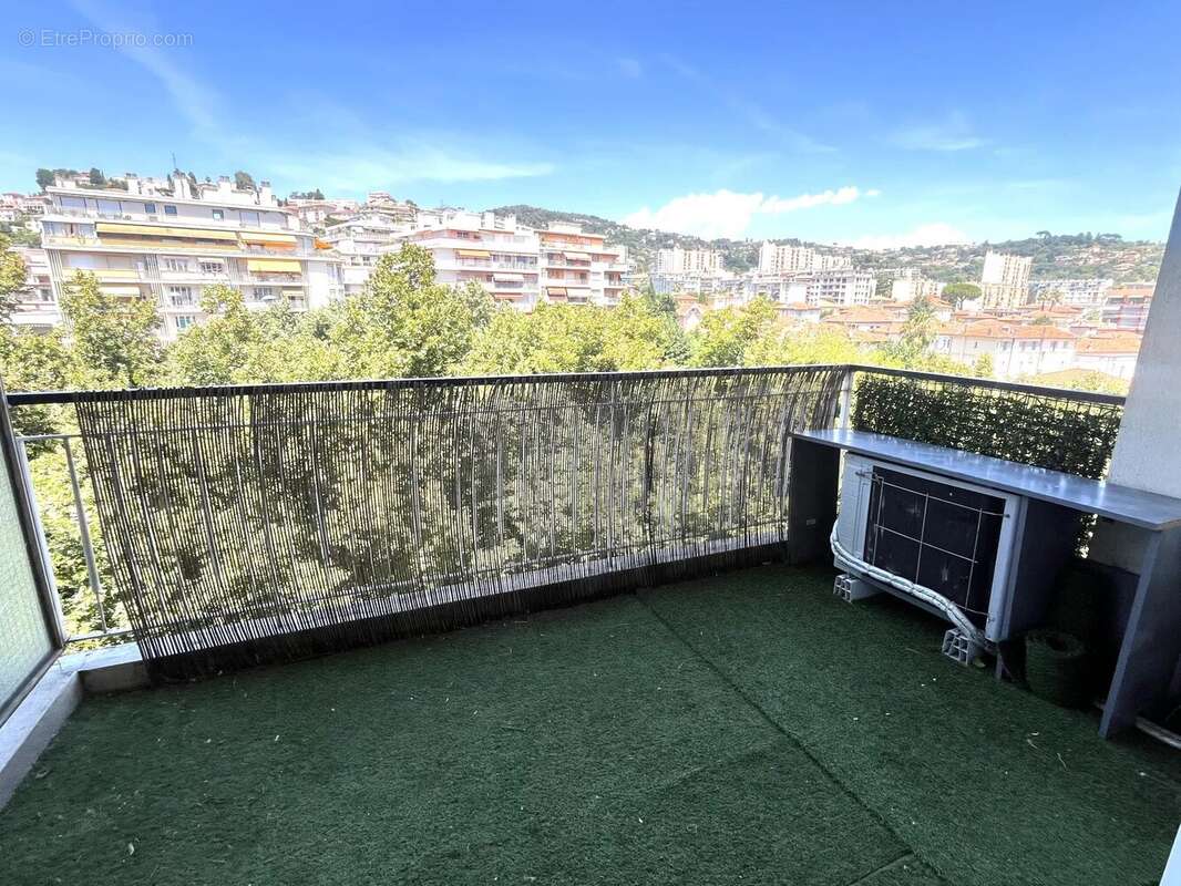 2P NICE  Place Goiran / Haut Cessole - photo 2