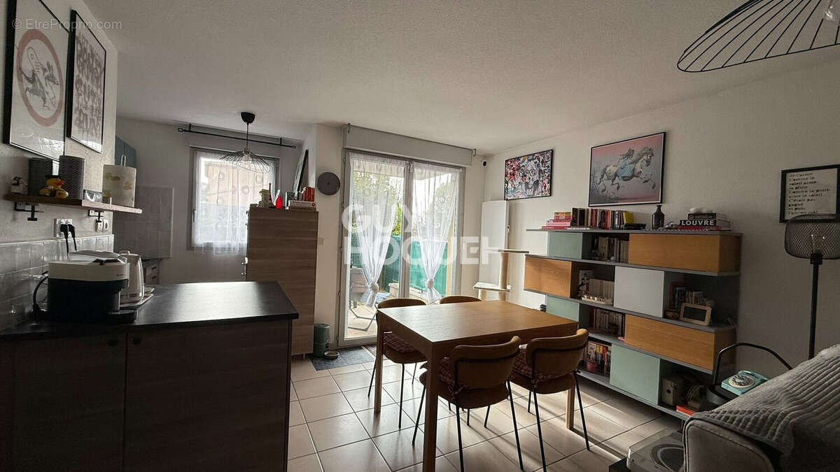 Appartement à POUSSAN