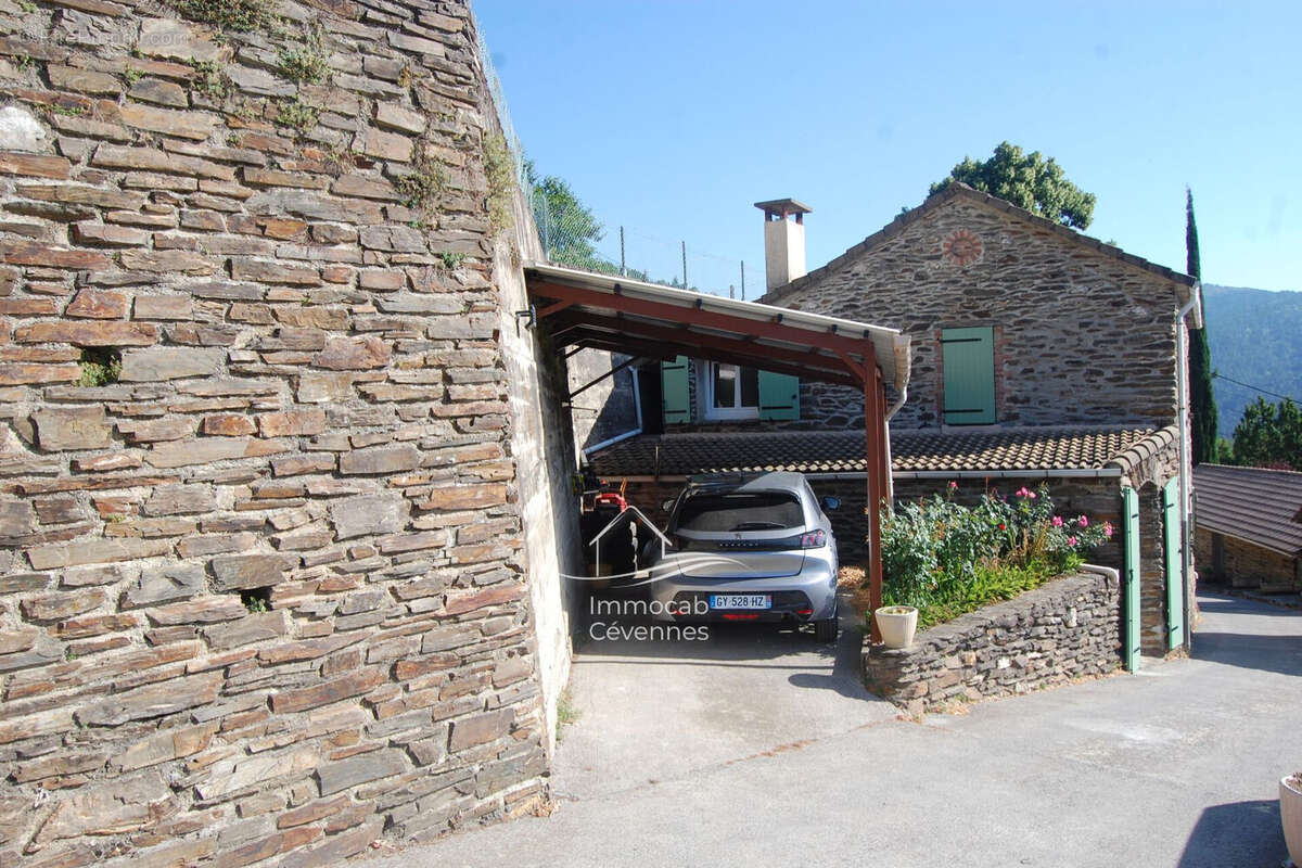 Maison à LE COLLET-DE-DEZE