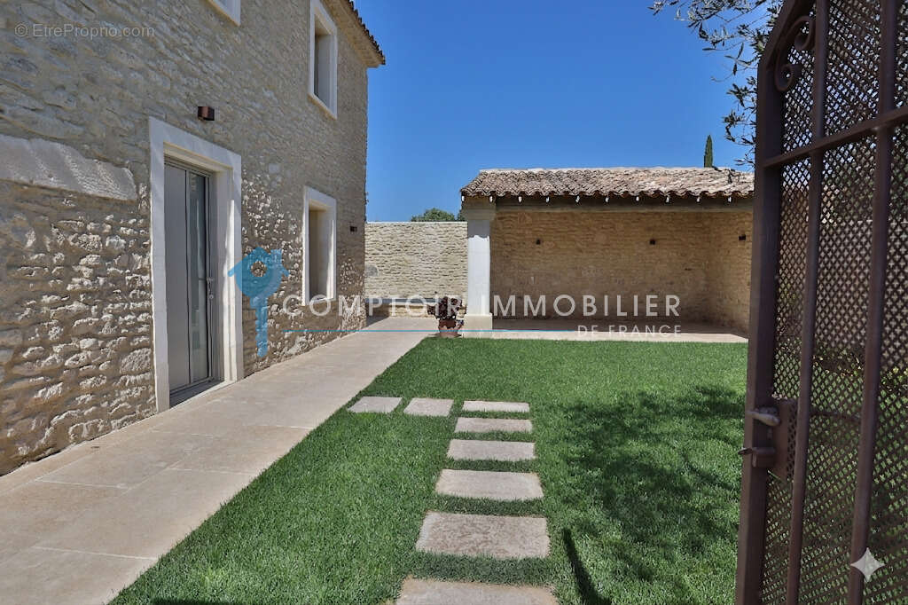 Maison à GORDES