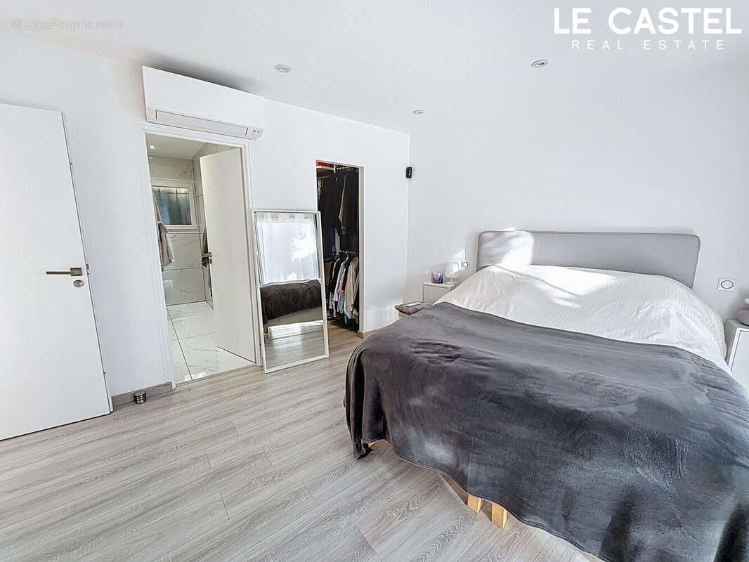 Maison à CEYRESTE