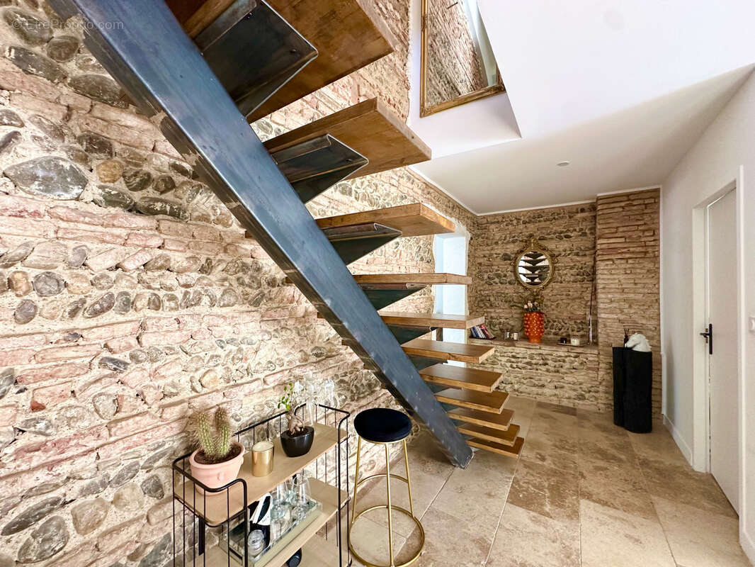 Maison à MONTAIGUT-SUR-SAVE