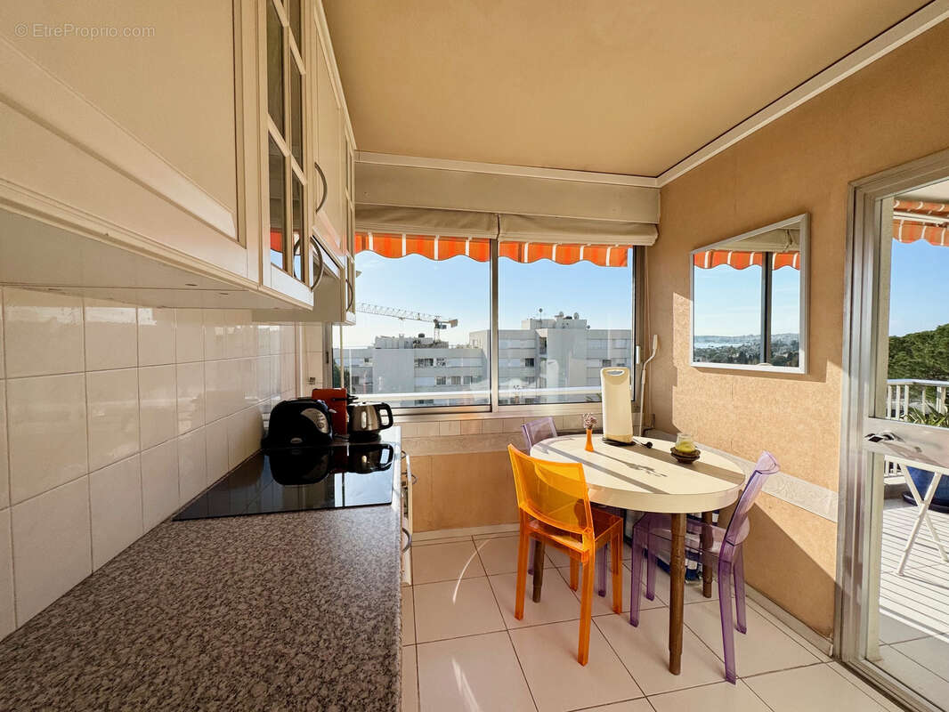 Appartement à VALLAURIS