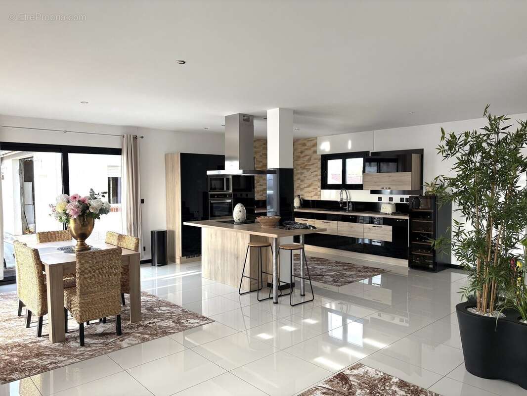 Maison 144 m² à Saint-Martin-D'abbat  - photo 2