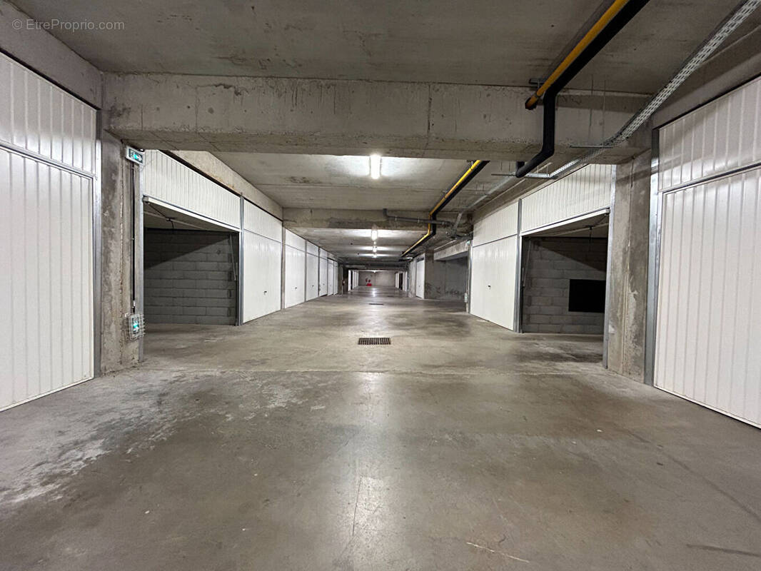 Parking à SAINT-ETIENNE