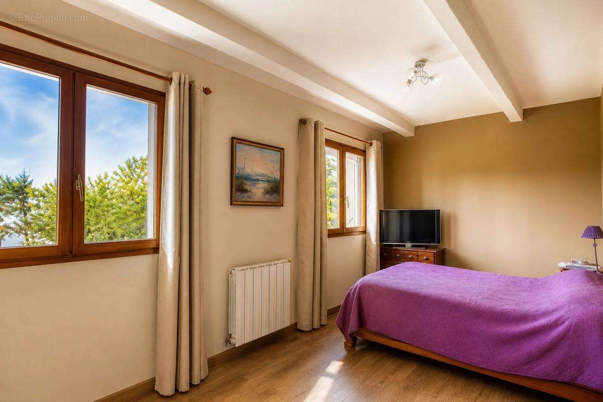 Maison familiale de 170 m² avec piscine à Primarette - photo 13