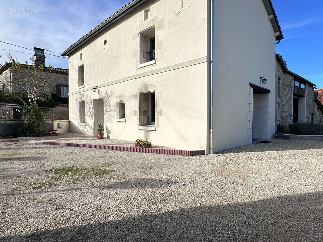 Maison à GENAC