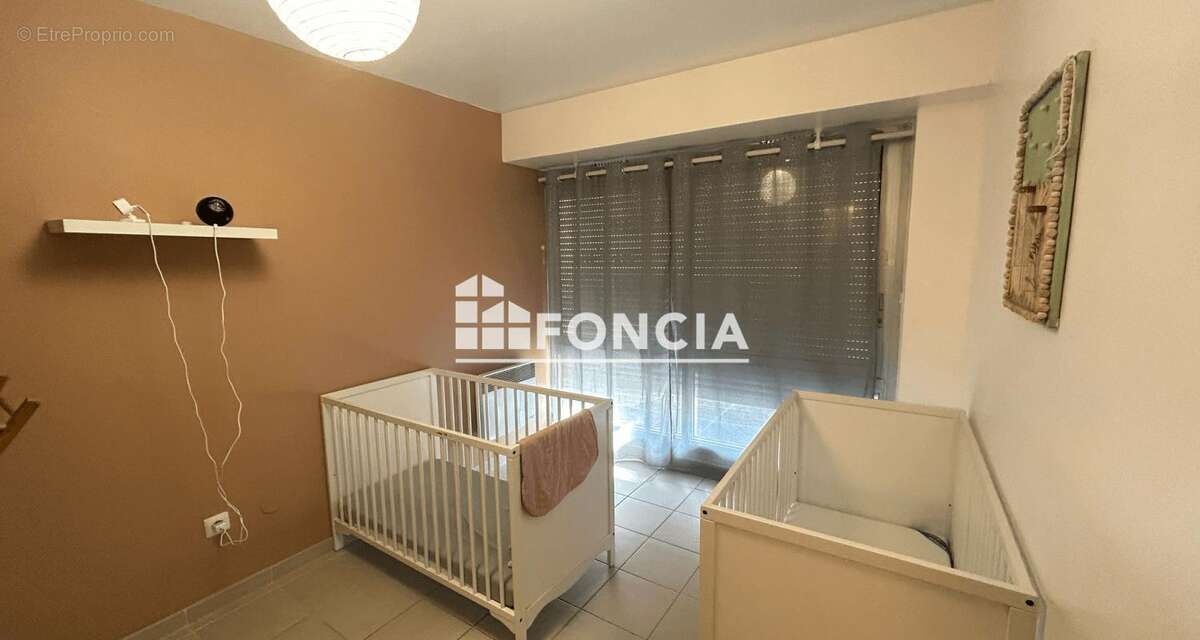 Grand T4/T5 coeur BONNEFOY - double destination habitation / professionnel - photo 2