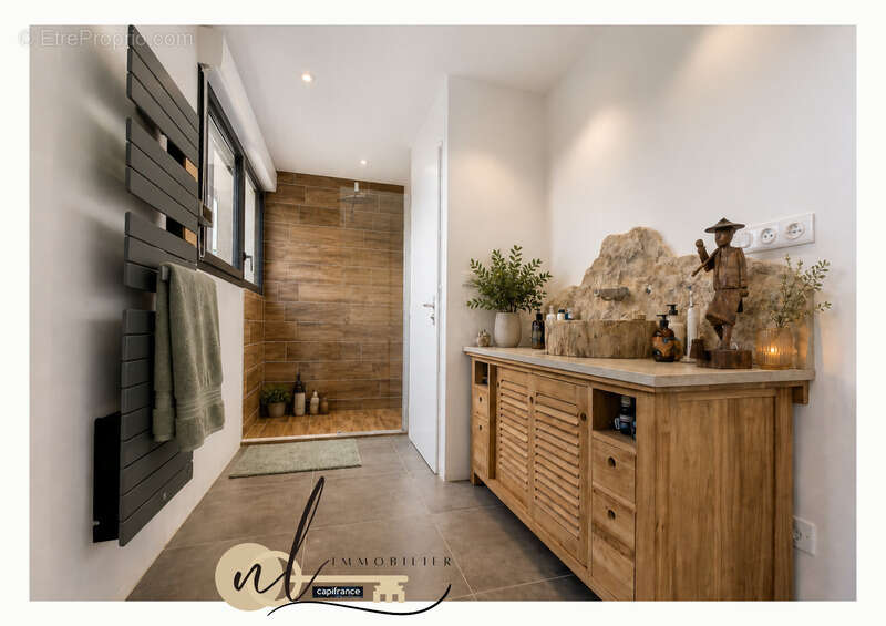 SOLEYMIEU – Maison 5 pièces entièrement rénovée avec vue dégagée, SPA, dépendance et possibilité d’espace professionnel indépend - photo 16