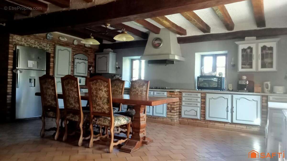 Maison 190 m² à Saint-Pierre-Les-Etieux  - photo 2