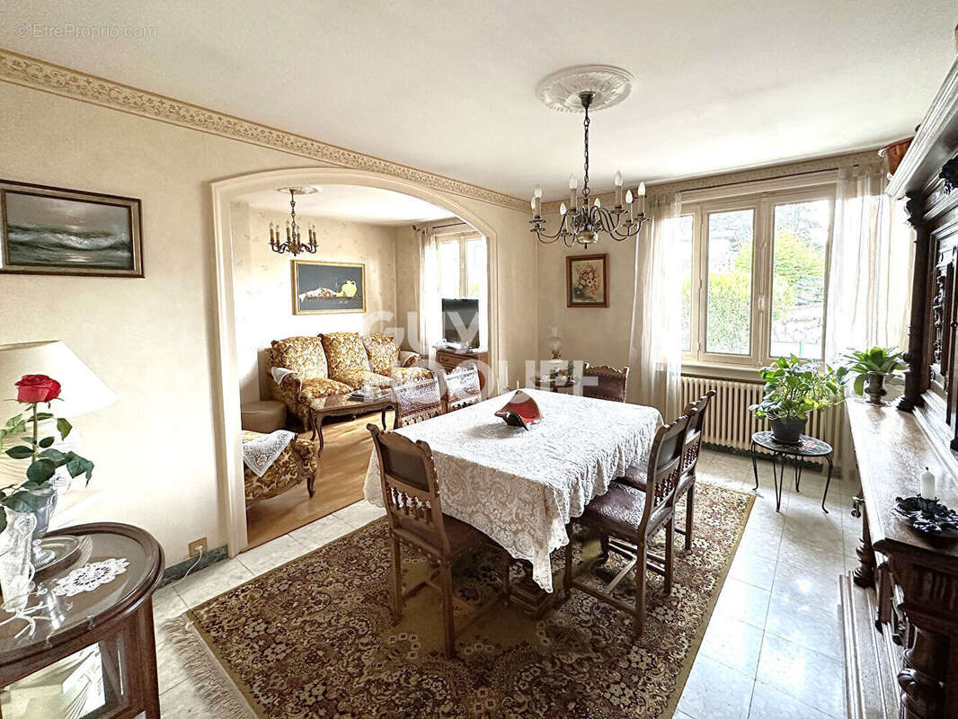 Maison à SAINT-SYMPHORIEN-SUR-COISE