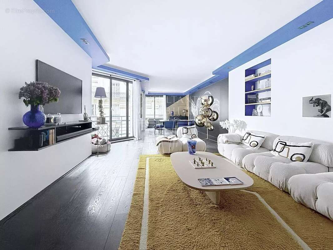 Appartement à PARIS-16E