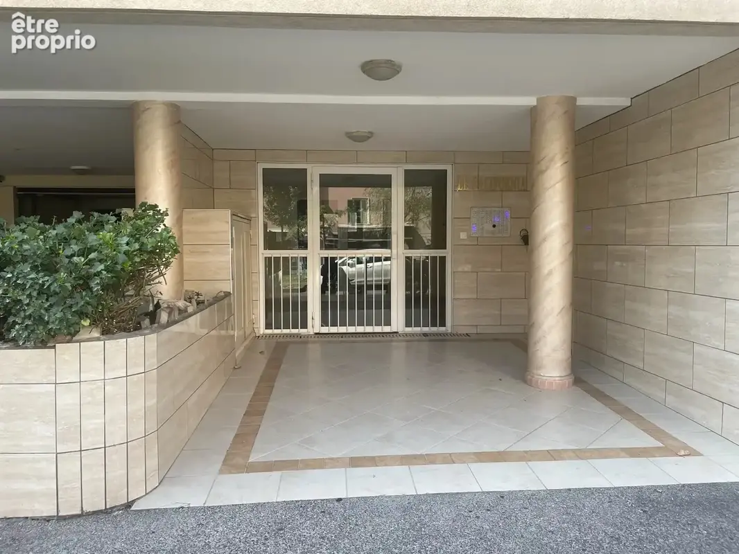 Nice - californie : grand parking dans une résidence sécurisée avec un accès très facile - photo 2