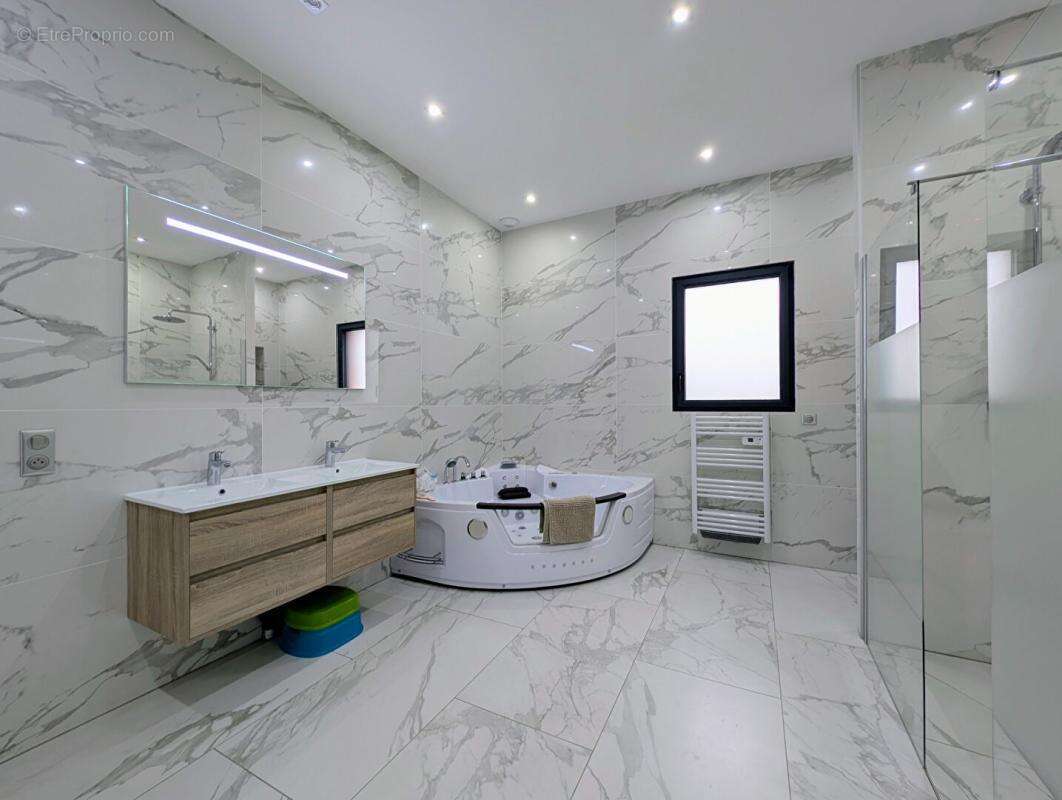 Maison à MONDAVEZAN