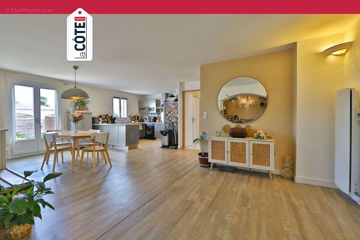 Maison à SAINT-VICTORET