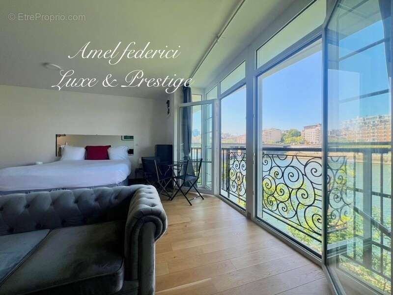 Appartement à NEUILLY-SUR-SEINE