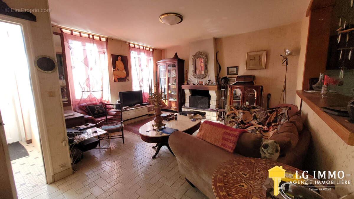 Maison à MORTAGNE-SUR-GIRONDE