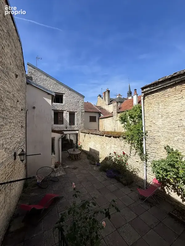 CHATILLON SUR SEINE (21) : ensemble immobilier contemporain de 215m2  rénové en 2024 ,terrain et garage. - photo 2
