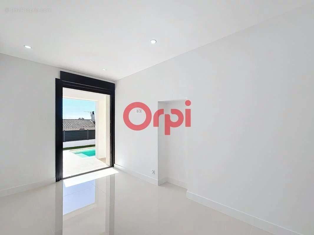 Maison à LES ISSAMBRES