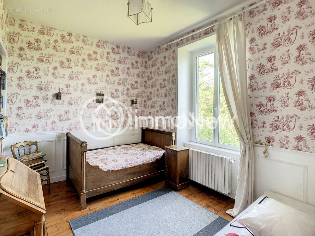 Ancien Presbytère rénové à ST URSIN - photo 11