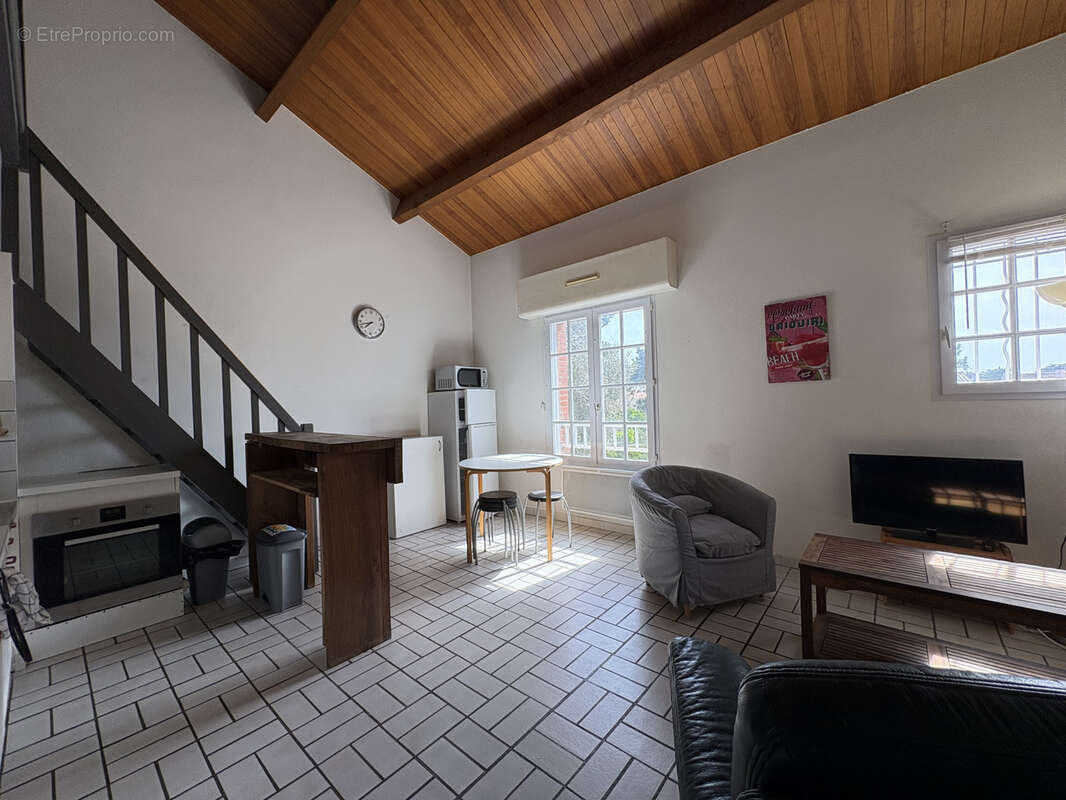 Appartement bourg sainte marie - photo 3