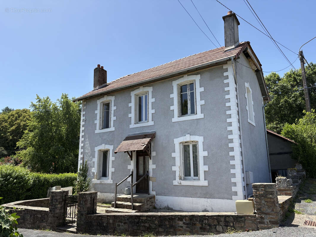 Maison à COUSSAC-BONNEVAL