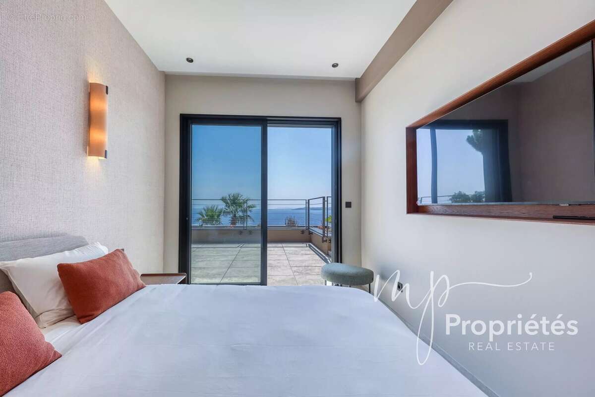 Rayol-Canadel-sur-Mer – Villa contemporaine d’exception vendue entièrement meublée –  six suites raffinées. Vue panoramique sur  - photo 47