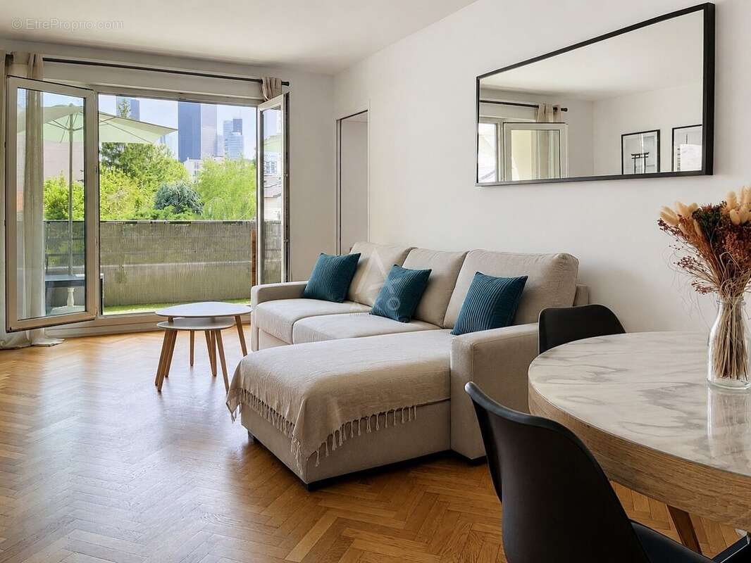 Appartement à COURBEVOIE