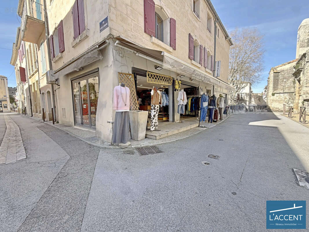 Commerce à AIGUES-MORTES