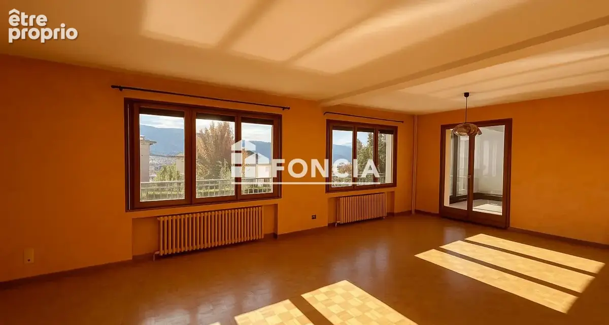 A VENDRE GAP SUD VILLA 2 appartements avec piscine et 3 garages - photo 3