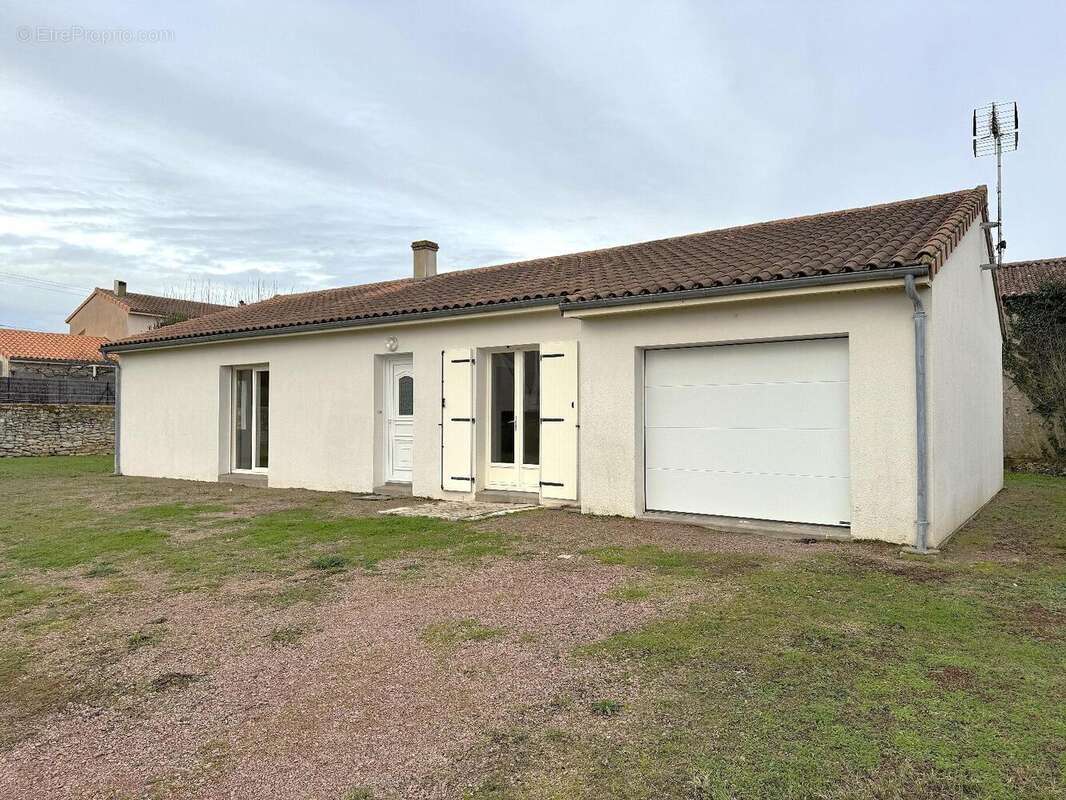   - Maison à SAINTE-VERGE