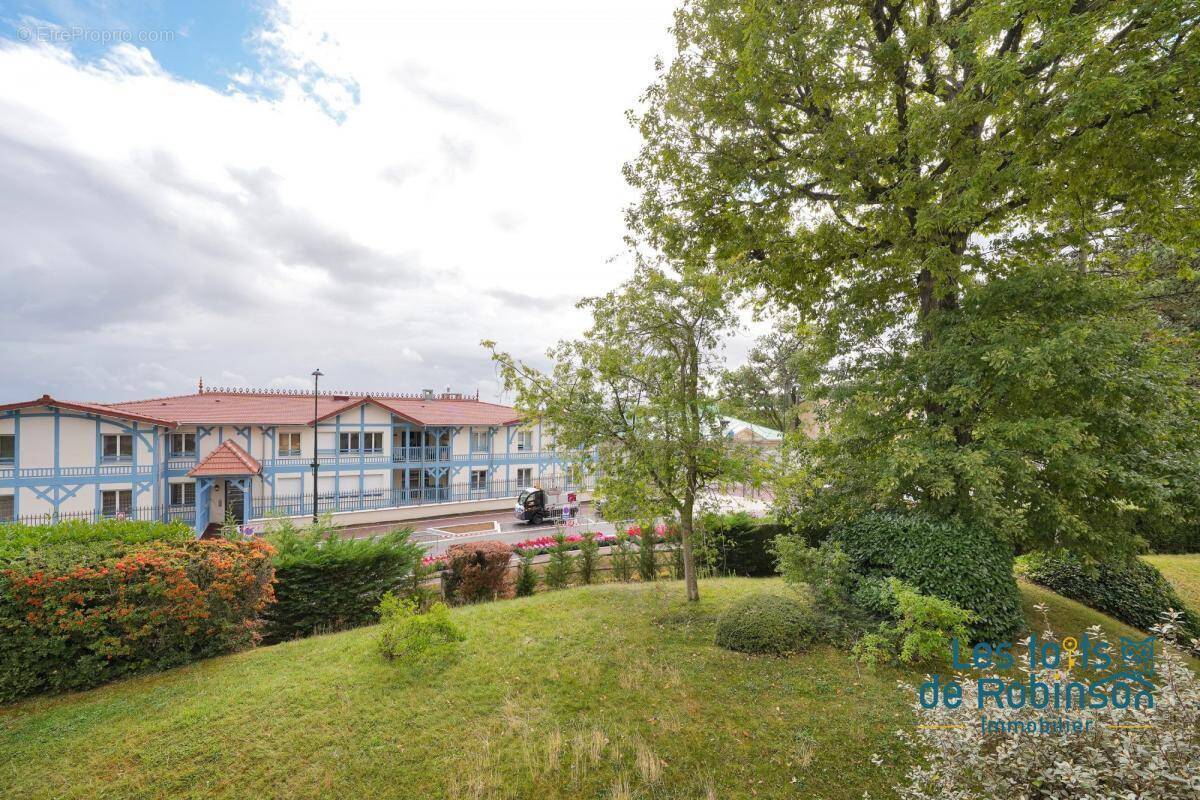 Appartement à LE PLESSIS-ROBINSON