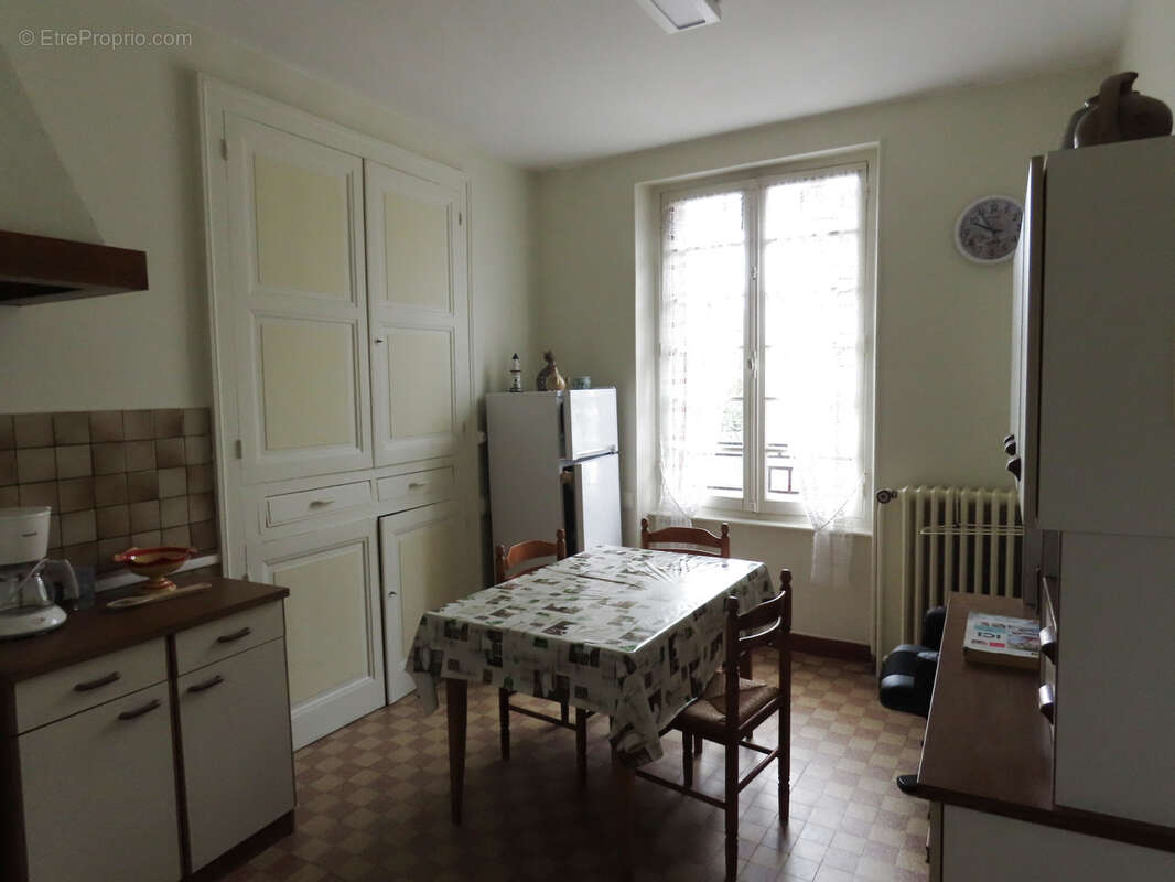 Ebreuil centre - photo 3