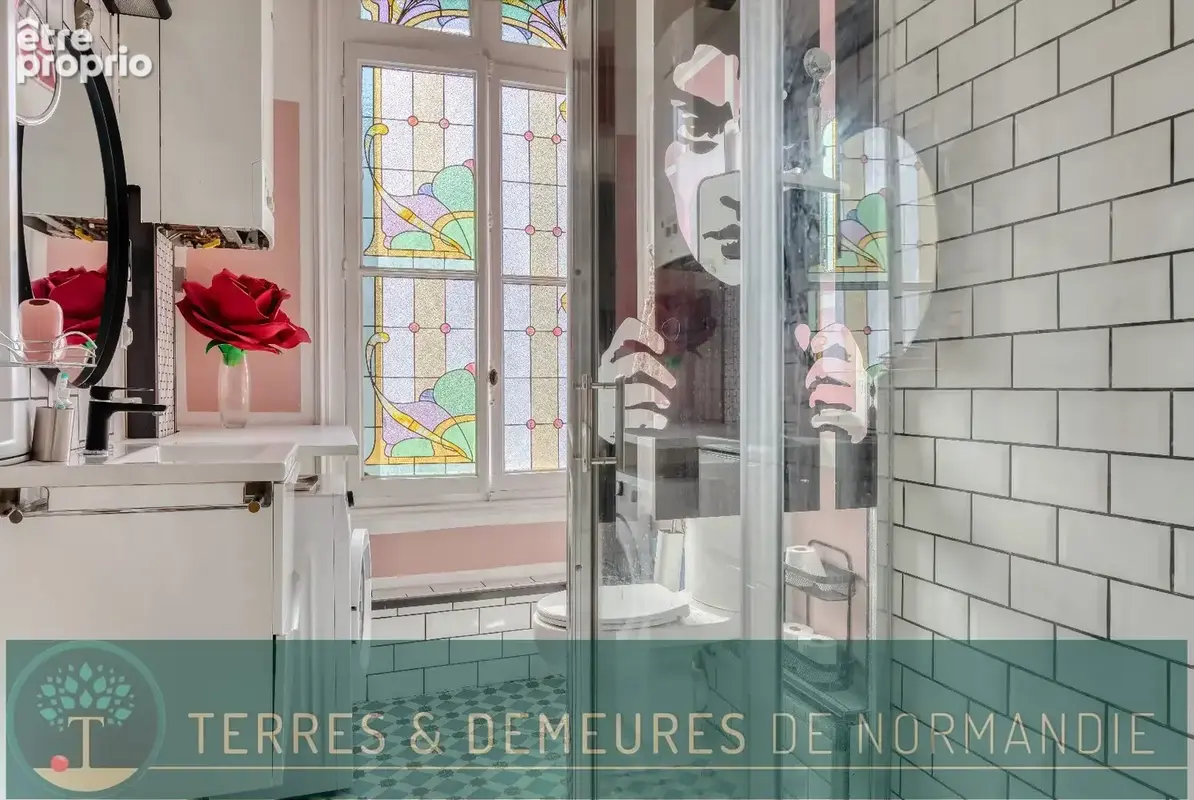 À proximité immédiate du centre-ville de Dieppe, élégant appartement de 65,80m² au 1er étage d'une maison de maître édifiée fin  - photo 8